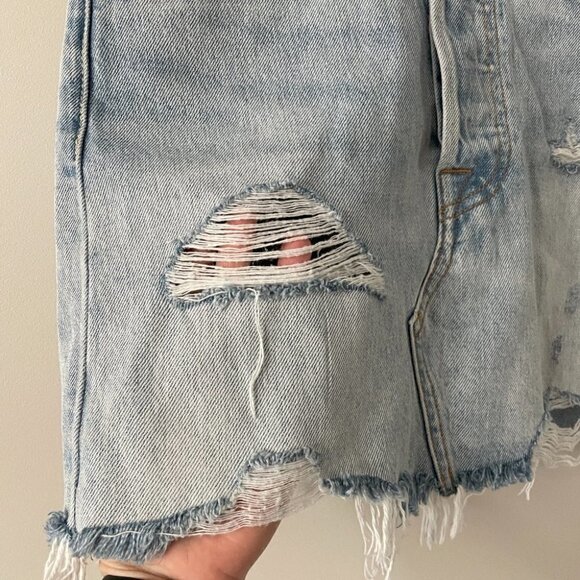 Levi's Destructed Denim Skirt in What's The Damage Womens 24 - Picture 4 of 10